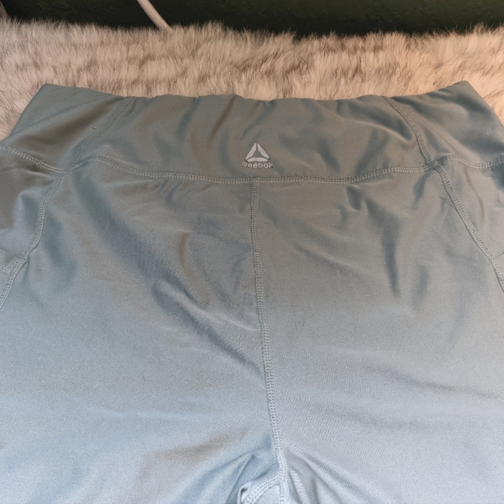XL Reebok Mint colored, 3/4 length, high waisted leggings with side pockets.